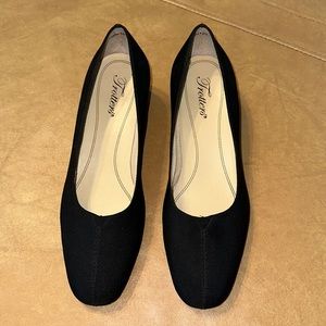 Trotters Black Micro Doris Dress Heels size 8